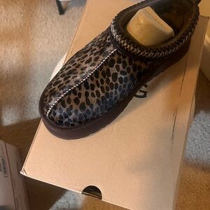 UGG leopard  Slip-On Shoes